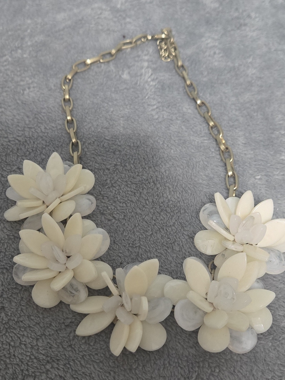 Source Unknown Cream Floral Bib Necklace with Gold-Tone Chain